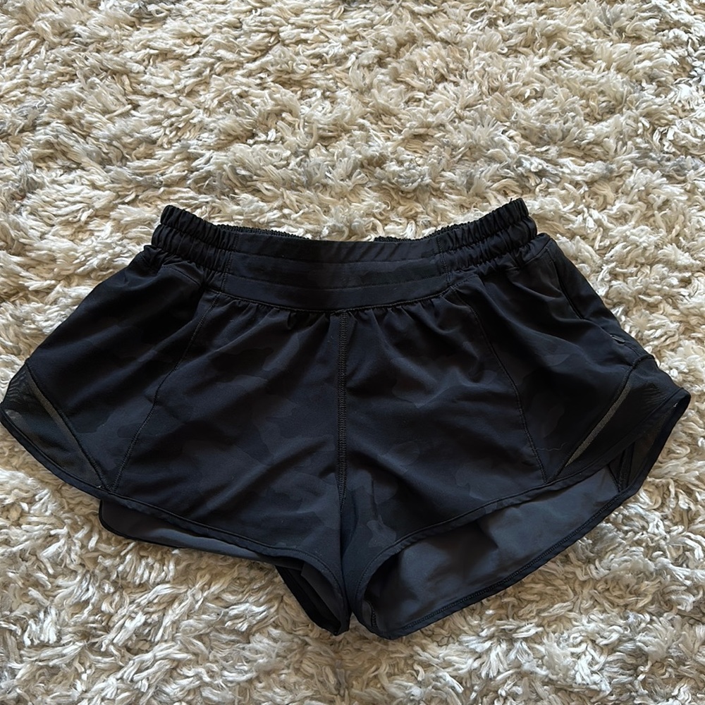 Camo lululemon hotty hot 2.5in inseam
